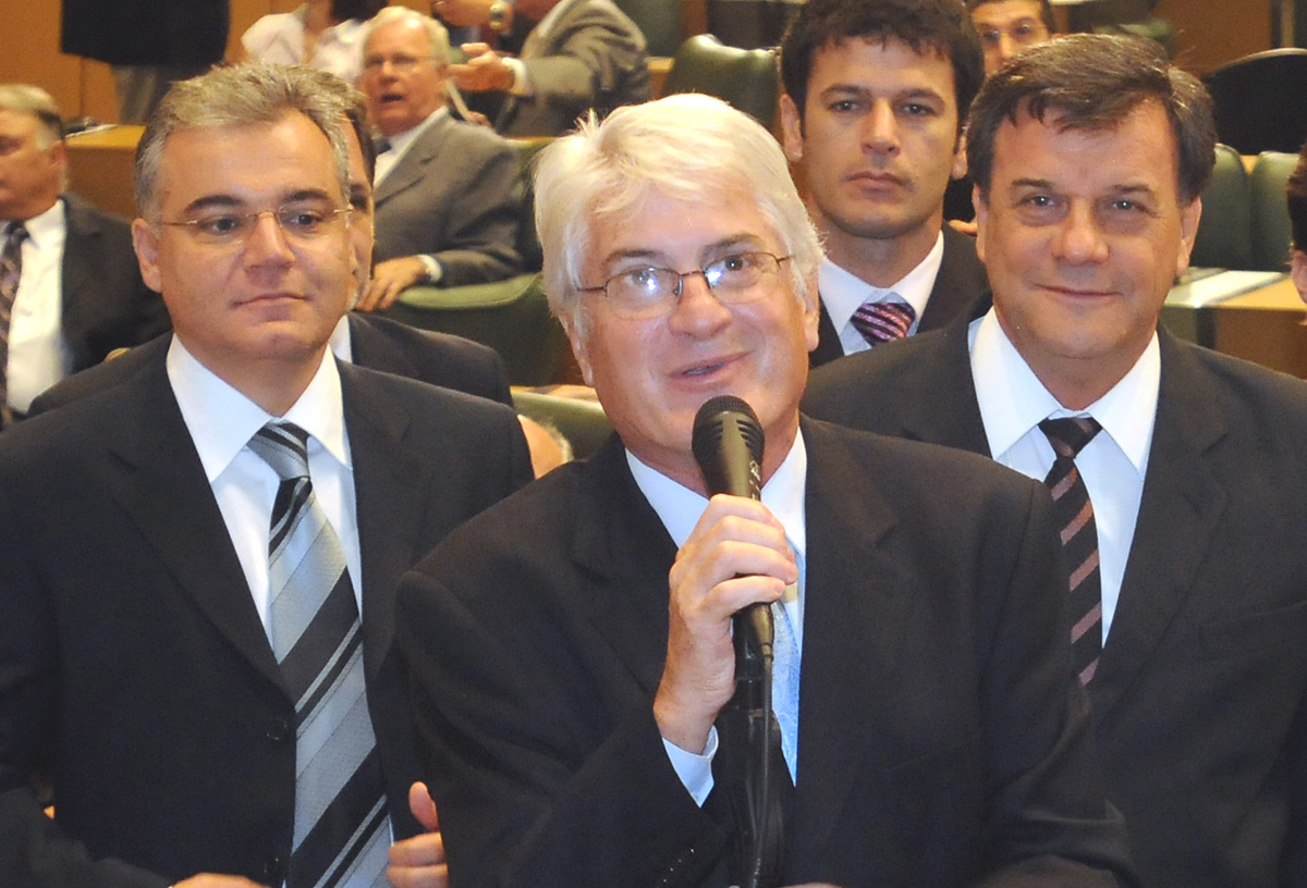 Roberto Engler foi escolhido para o cargo de 3 vice-presidente do Parlamento paulista<a style='float:right;color:#ccc' href='https://www3.al.sp.gov.br/repositorio/noticia/03-2009/rob roberto engler_3 vicepres.jpg' target=_blank><i class='bi bi-zoom-in'></i> Clique para ver a imagem </a>